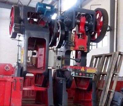 新疆沖床/烏魯木齊63T沖床價(jià)格/沖床型號(hào)-【效果圖,產(chǎn)品圖,型號(hào)圖,工程圖】-中國